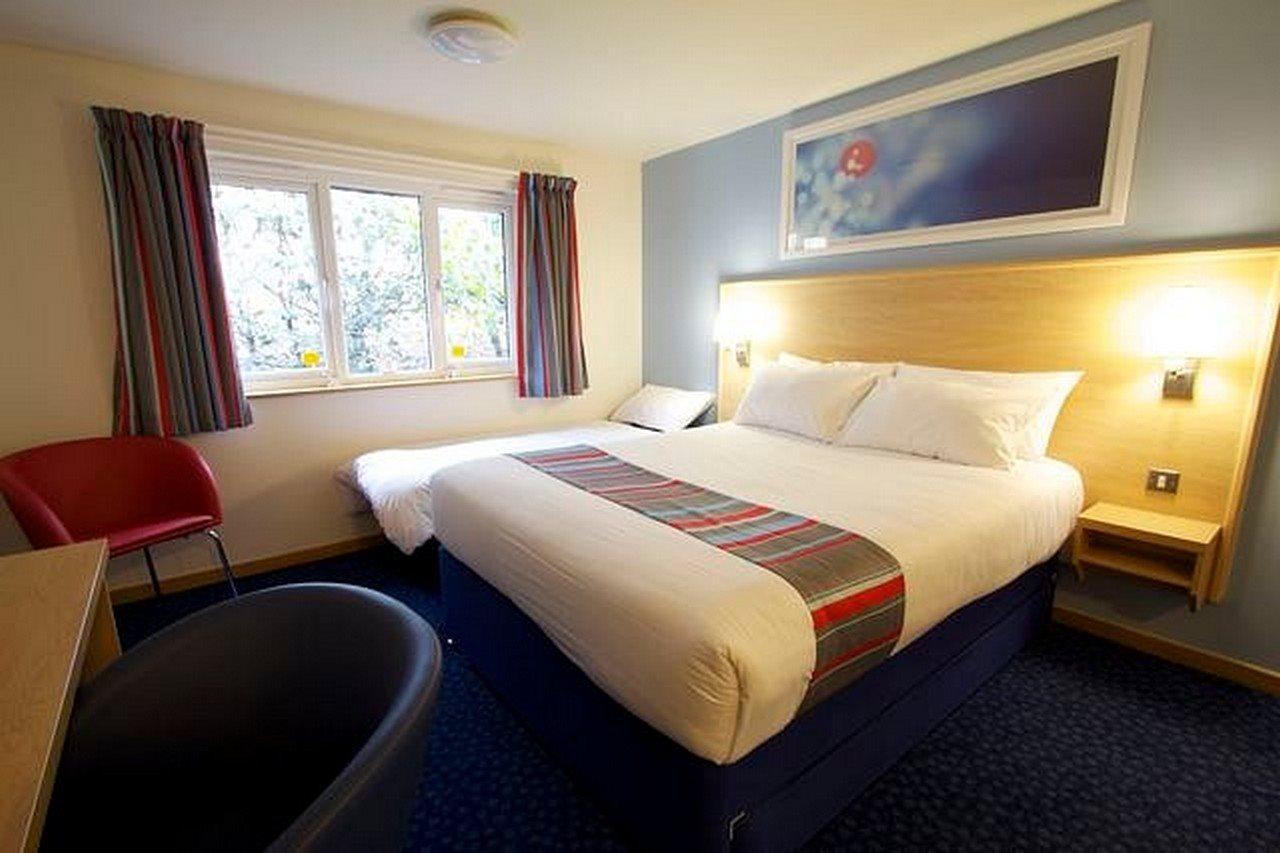 Travelodge הארלו מראה חיצוני תמונה