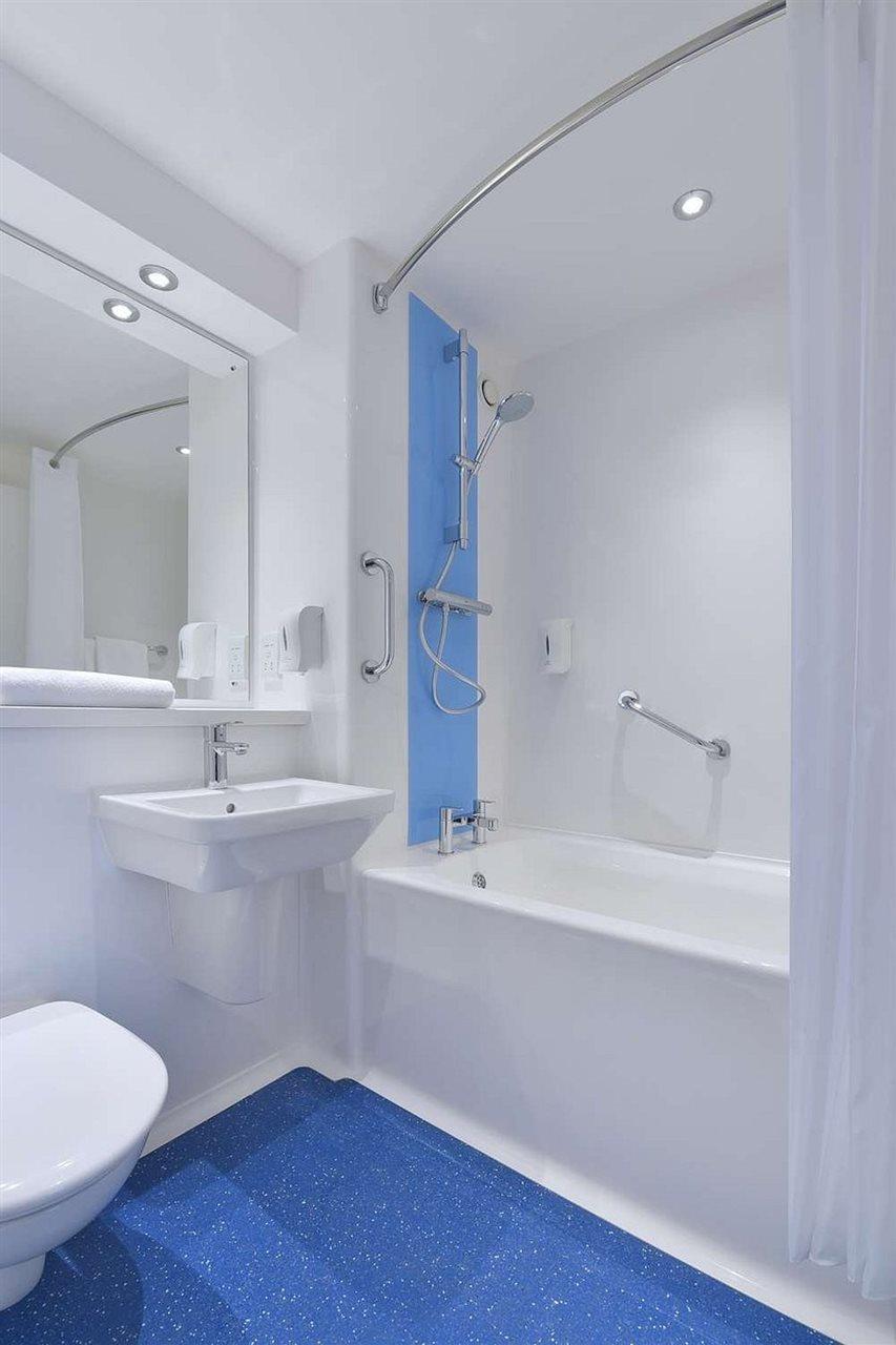 Travelodge הארלו מראה חיצוני תמונה